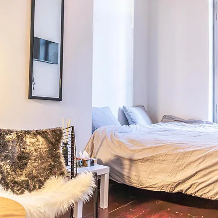 2 Private Bedrooms 4 Guests 아파트 헨트