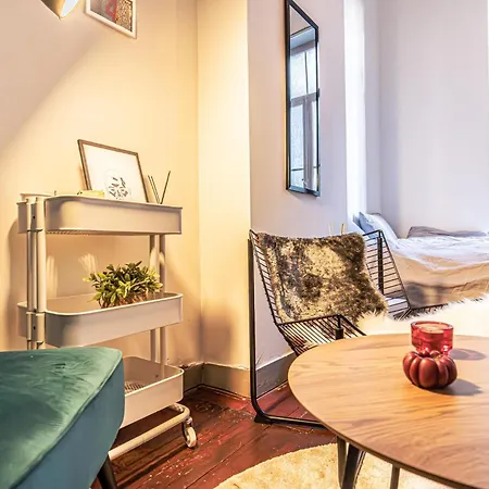 2 Private Bedrooms 4 Guests 헨트