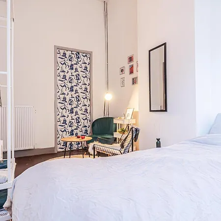 2 Private Bedrooms 4 Guests