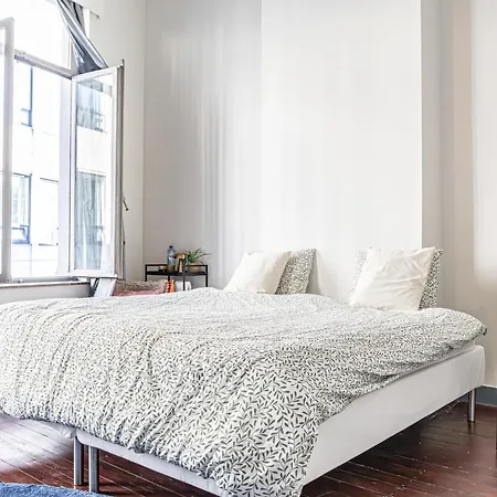 2 Private Bedrooms 4 Guests 아파트 헨트