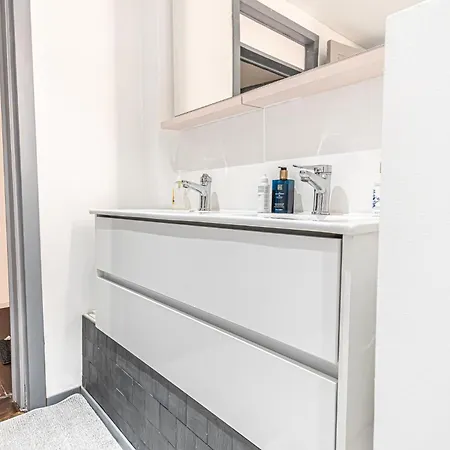 아파트 2 Private Bedrooms 4 Guests 헨트